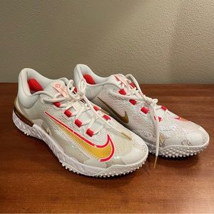 Nike Alpha Huarache Elite 4 Turf White Gold Red FD2743-161 Men's Size 11 Shoes
